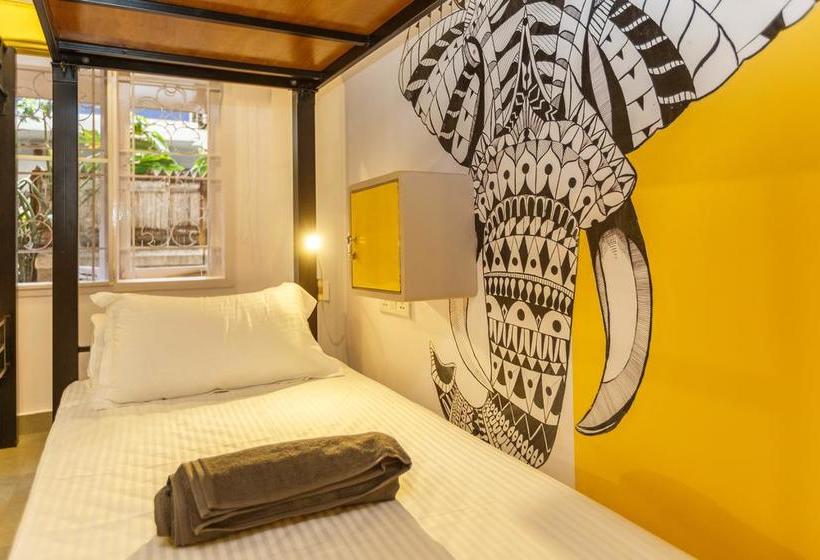 Hostel Locul.uptown 7