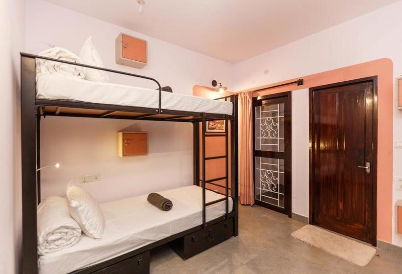 Hostel Locul.uptown 9