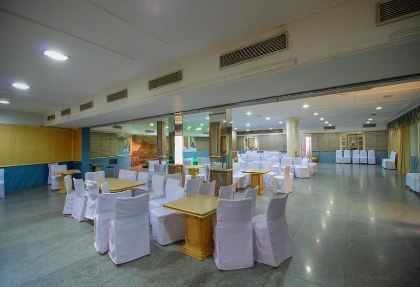 Hotel Oyo 1410 Country Club Begumpet 15