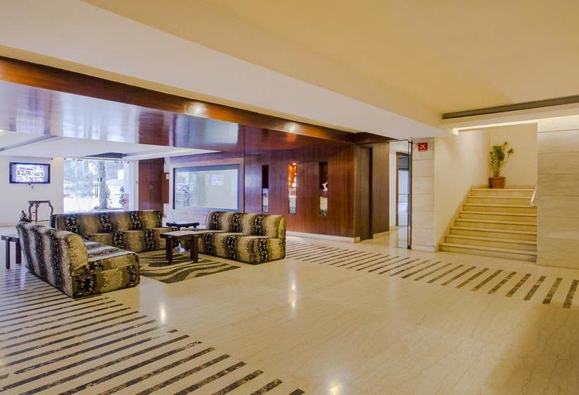 Hotel Oyo 1410 Country Club Begumpet 7