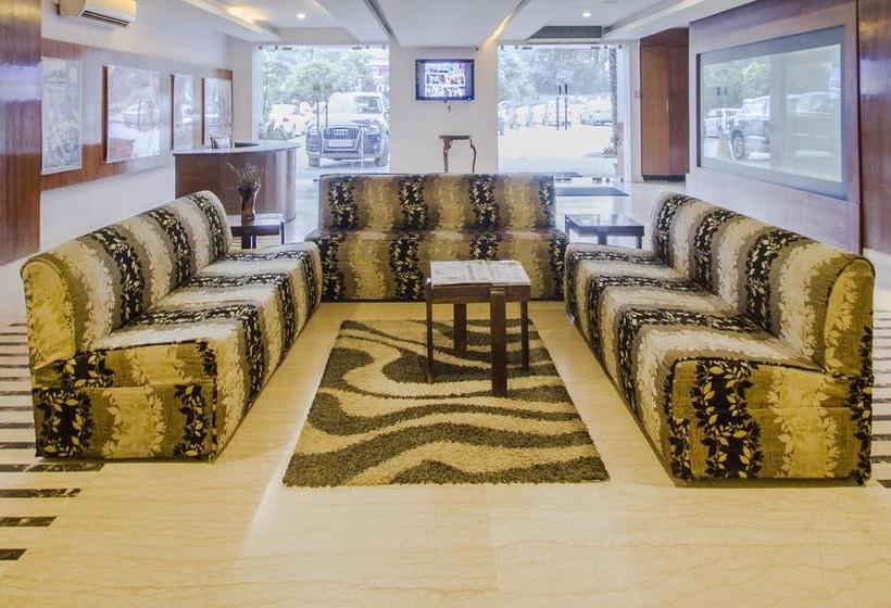 Hotel Oyo 1410 Country Club Begumpet 8