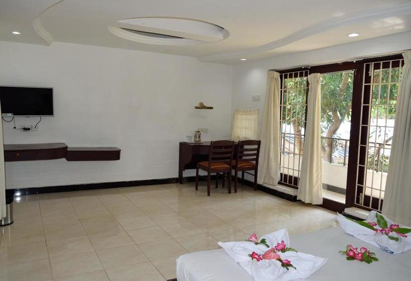 Shelter Beach Resort 13