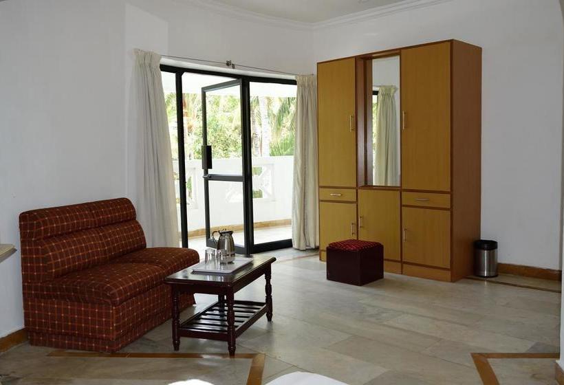 Shelter Beach Resort 8