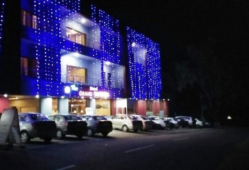 Hotel Grand Tapovan 9