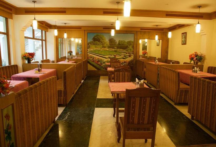 Hotel Oyo 4427 Near Heritage Railway Station 10