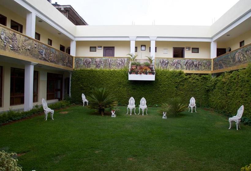 Hotel Oyo 4427 Near Heritage Railway Station 2