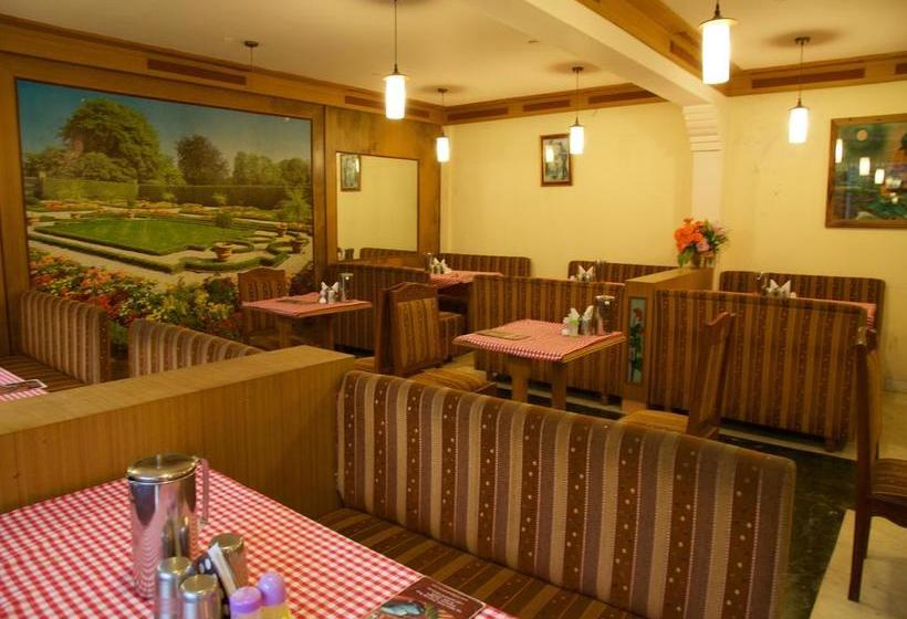 Hotel Oyo 4427 Near Heritage Railway Station 8