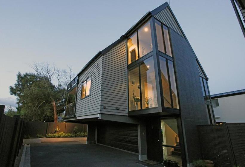 Private Deluxe Apartment At The Chester B&b