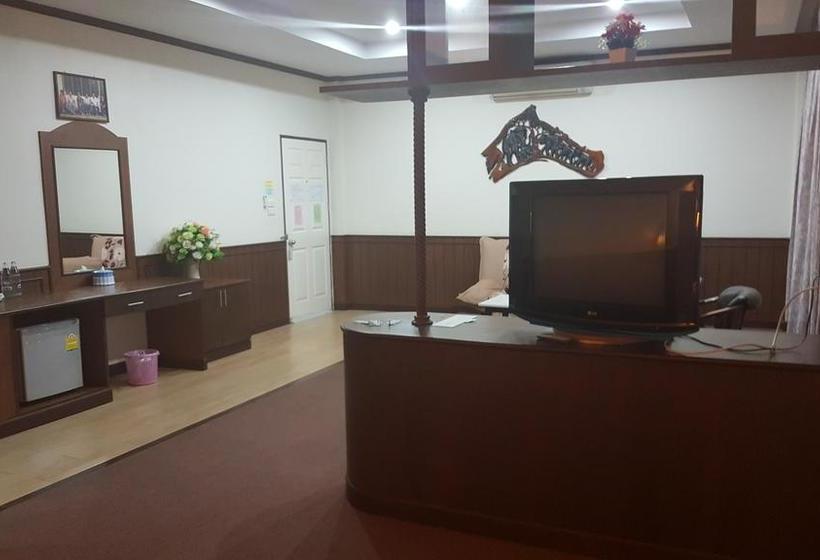 Hotel Chaiyhaphum Park Center 18