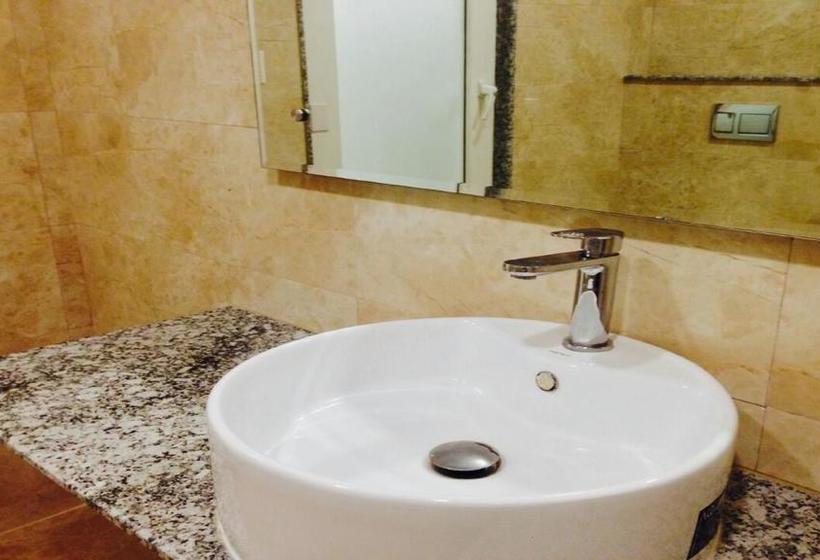 Hotel Sai Village Cyber Park 20