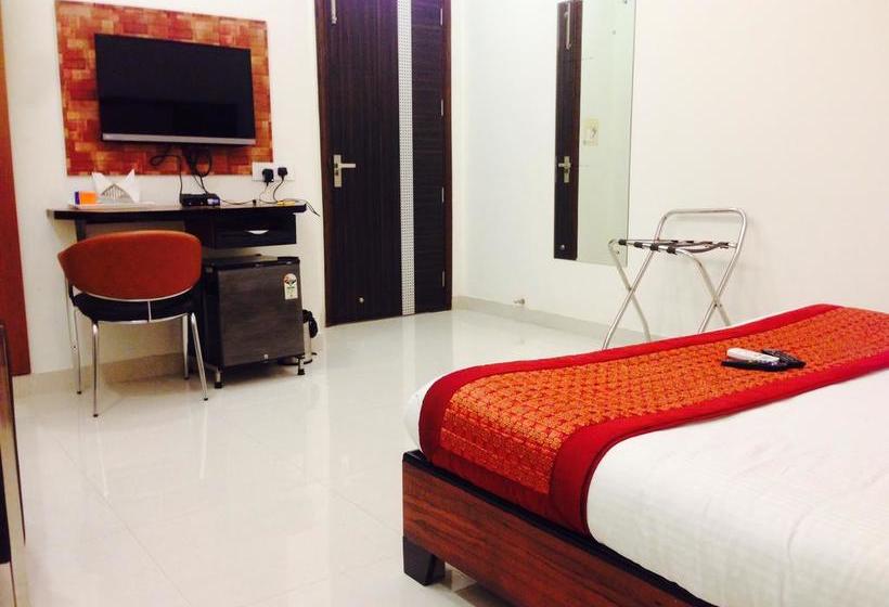 Hotel Sai Village Cyber Park 3