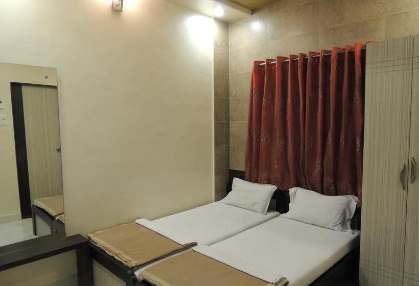 Hotel Pavitra 8
