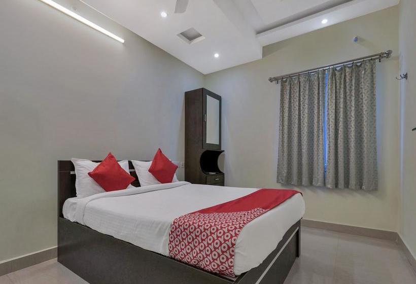 Oyo 12181 Hotel Gravity 1