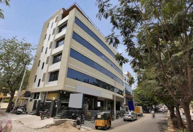 Oyo 12181 Hotel Gravity 13