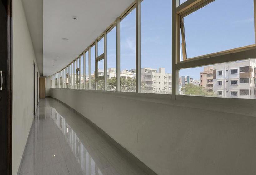 Oyo 12181 Hotel Gravity 20