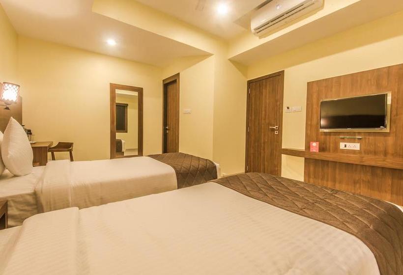 Hotel Oyo 9187 Adlon International 8