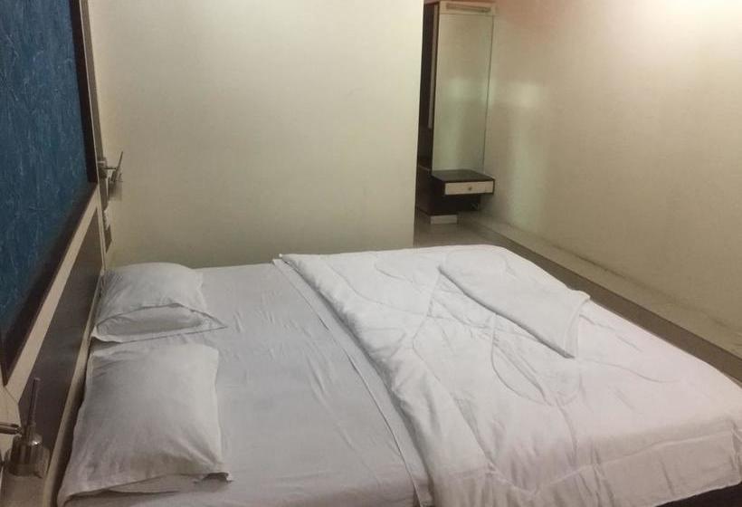 Oyo 11079 Hotel Prestige 12