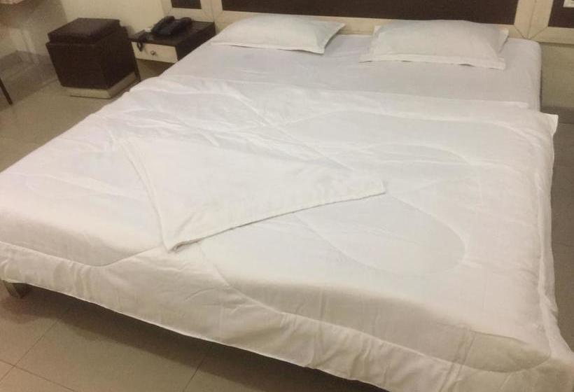 Oyo 11079 Hotel Prestige 15