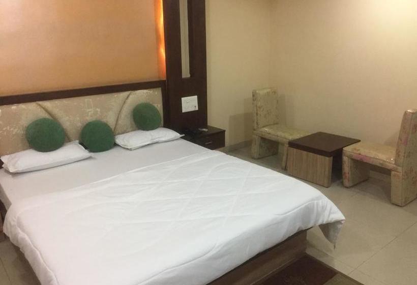 Oyo 11079 Hotel Prestige 17