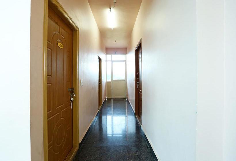 Hotel Oyo 9262 Recluse Premiere 11