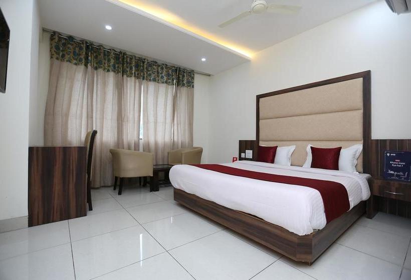 Hotel Oyo 9667 Sashtrdhara Road 17