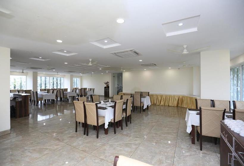 Hotel Oyo 9667 Sashtrdhara Road 18
