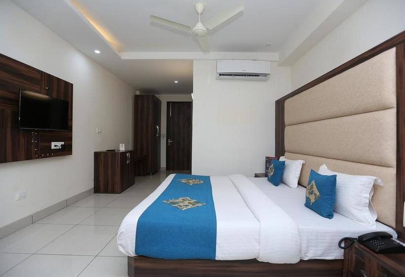 Hotel Oyo 9667 Sashtrdhara Road 19