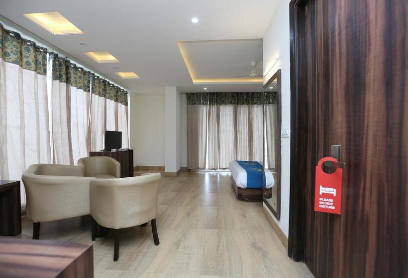 Hotel Oyo 9667 Sashtrdhara Road 2