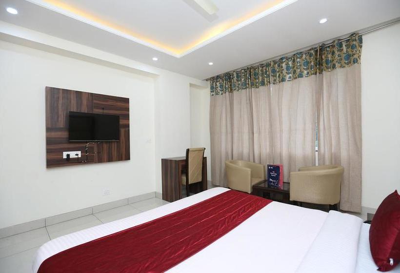 Hotel Oyo 9667 Sashtrdhara Road 3