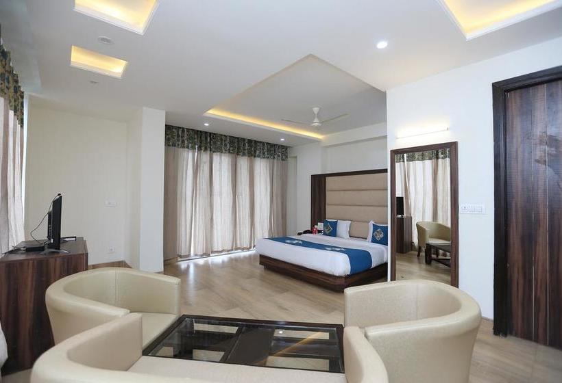 Hotel Oyo 9667 Sashtrdhara Road 4