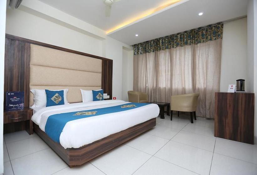 Hotel Oyo 9667 Sashtrdhara Road 7