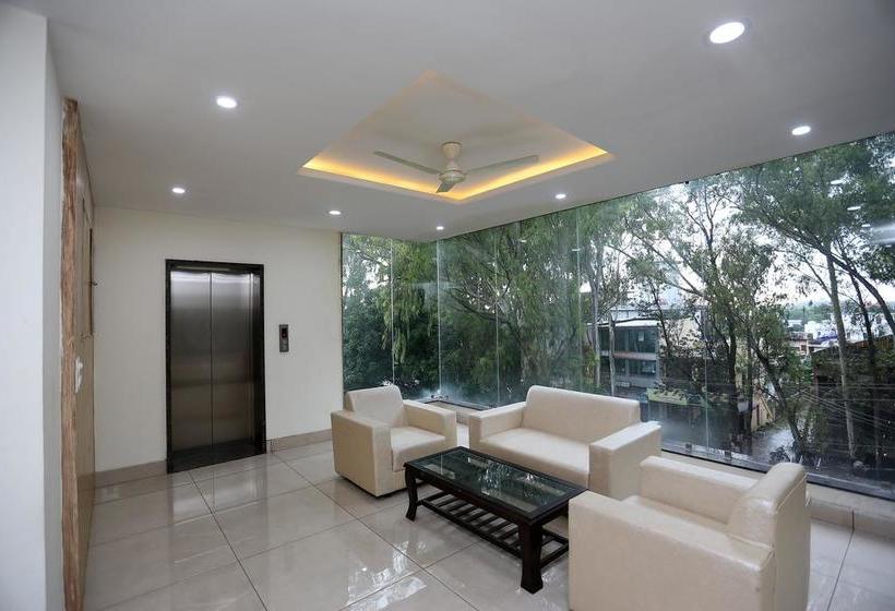 Hotel Oyo 9667 Sashtrdhara Road 9