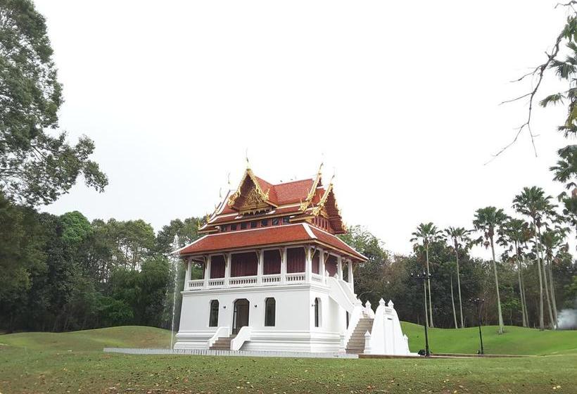 Bee Sleep Hostel & Nana Art Gallery 14