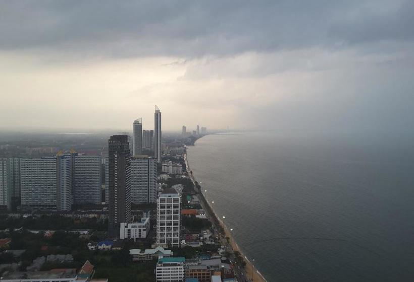 Bee Sleep Hostel & Nana Art Gallery 16