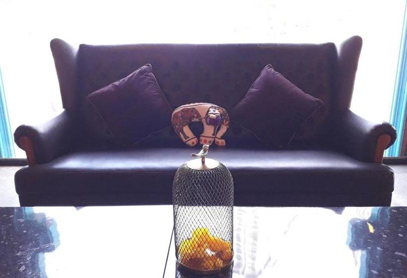 Bee Sleep Hostel & Nana Art Gallery 20