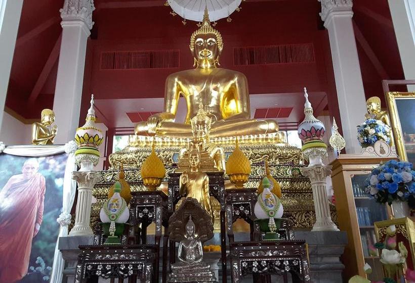 Bee Sleep Hostel & Nana Art Gallery 5