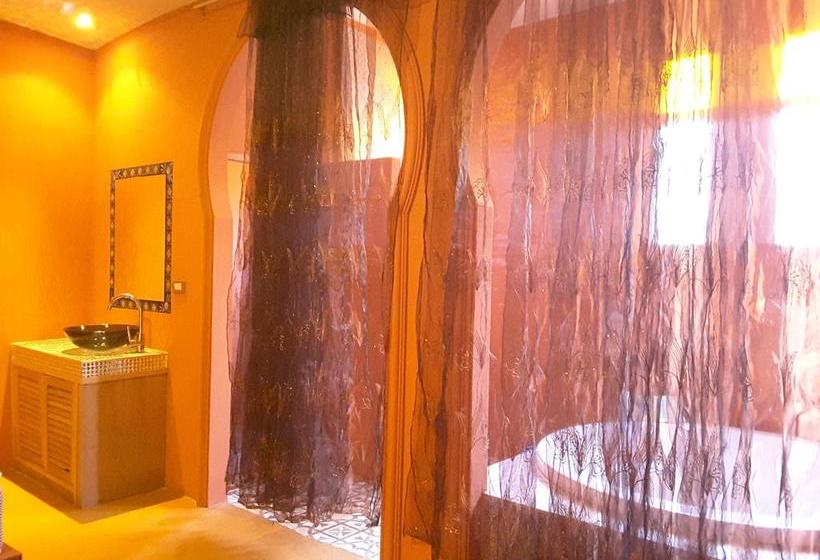 Bee Sleep Hostel & Nana Art Gallery 6