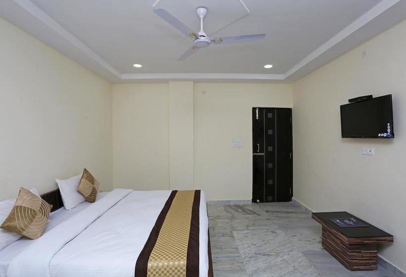 Oyo 10708 Hotel Shree Krishna Spritual Stay 12