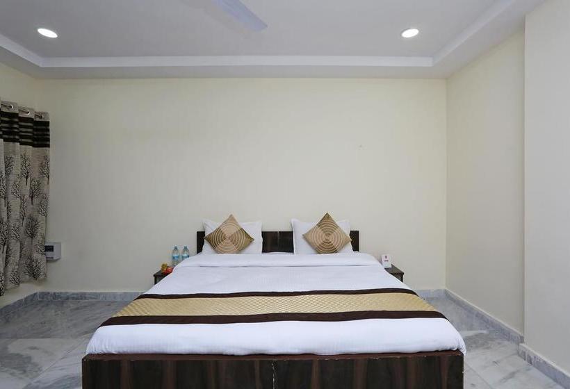 Oyo 10708 Hotel Shree Krishna Spritual Stay 18
