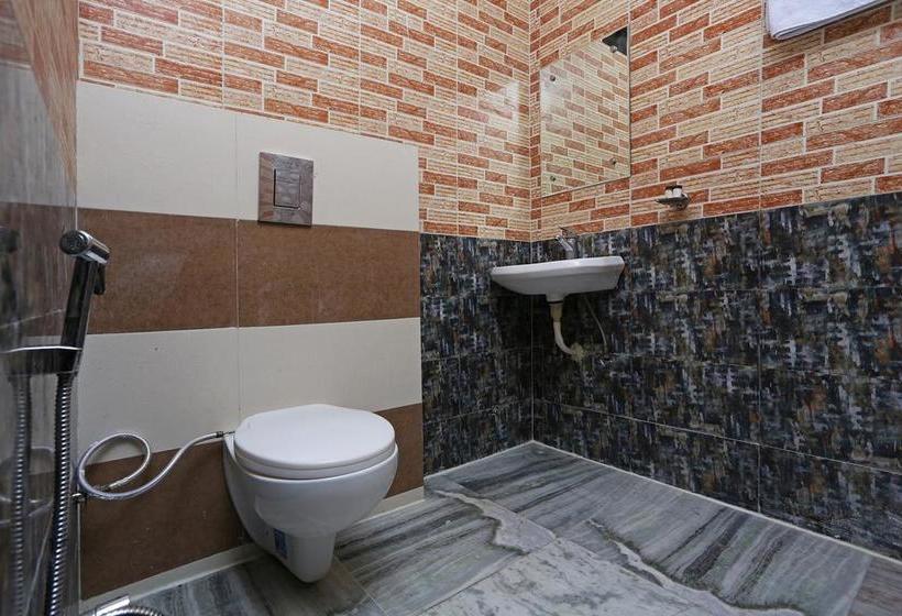 Oyo 10708 Hotel Shree Krishna Spritual Stay 2