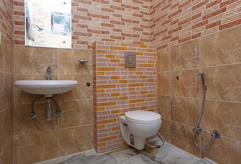 Oyo 10708 Hotel Shree Krishna Spritual Stay 4