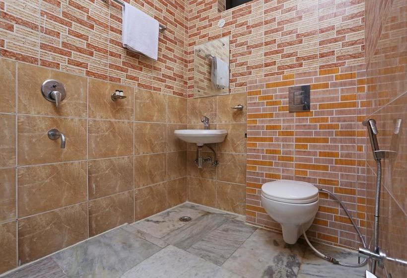 Oyo 10708 Hotel Shree Krishna Spritual Stay 6