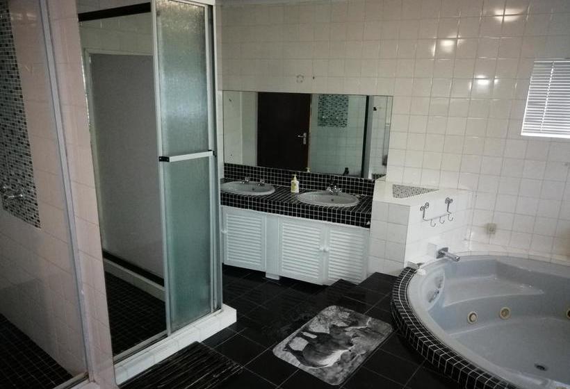 Ekukhanyeni B & B 13