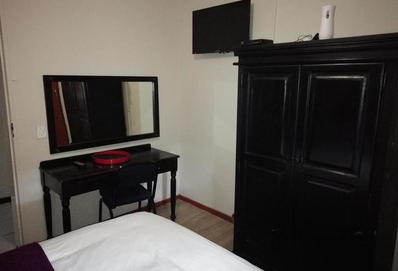 Ekukhanyeni B & B 17