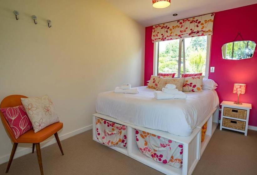 Bed and Breakfast An Alpine Lodge For Shari 12