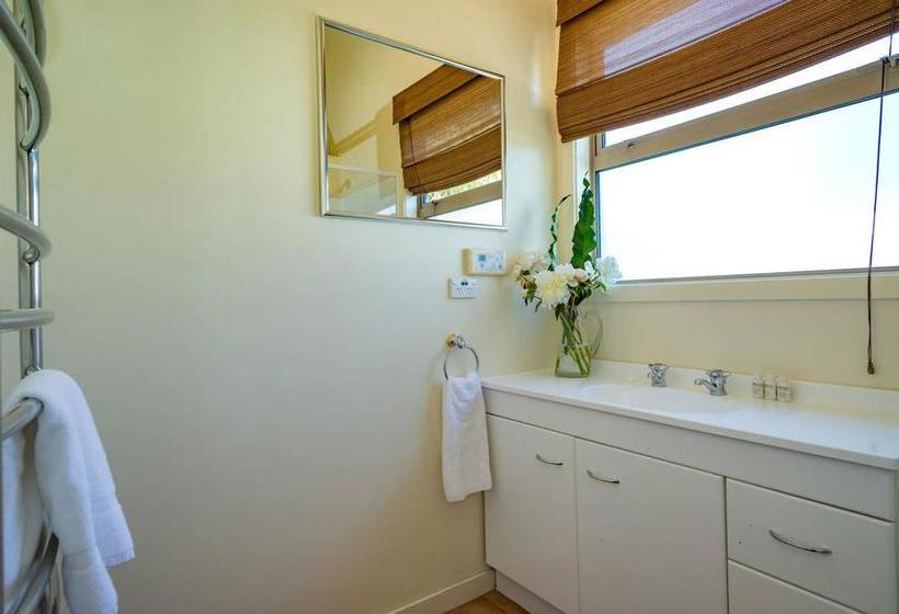 Bed and Breakfast An Alpine Lodge For Shari 14