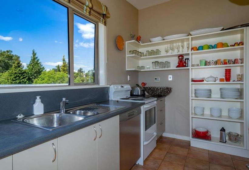 Bed and Breakfast An Alpine Lodge For Shari 2