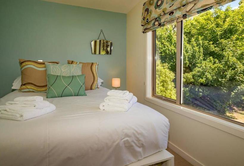 Bed and Breakfast An Alpine Lodge For Shari 7