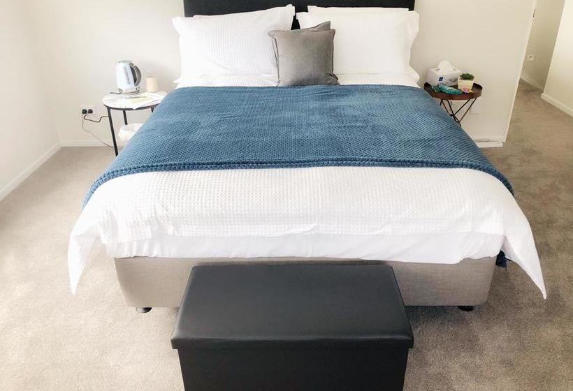 Brand New Albany Bed & Breakfast 16