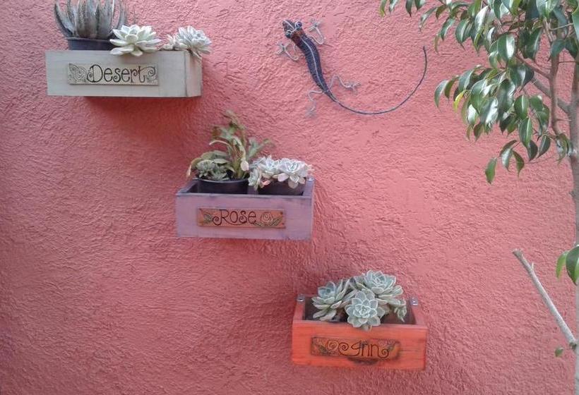 Bed and Breakfast Desert Rose Inn 2